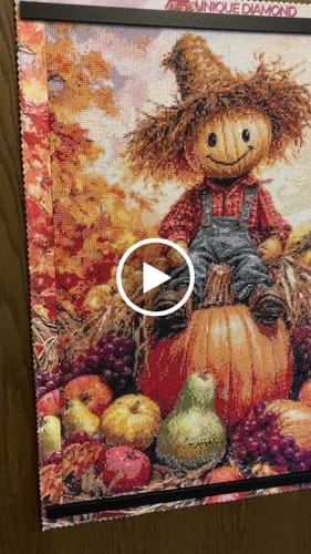 Customer video review of 5D Diamond Painting – Die Herbstvogelscheuche