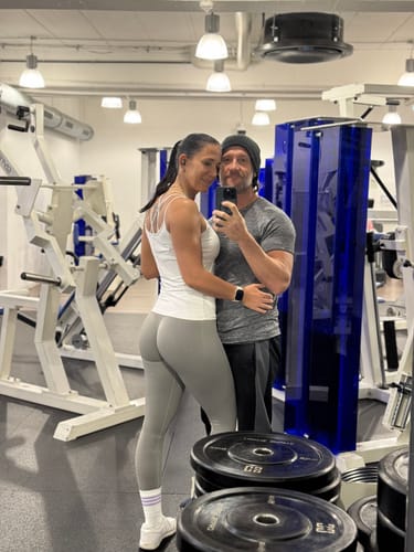 Customer photo review of UNITY V-Shape Scrunch Leggings - Steel Grey