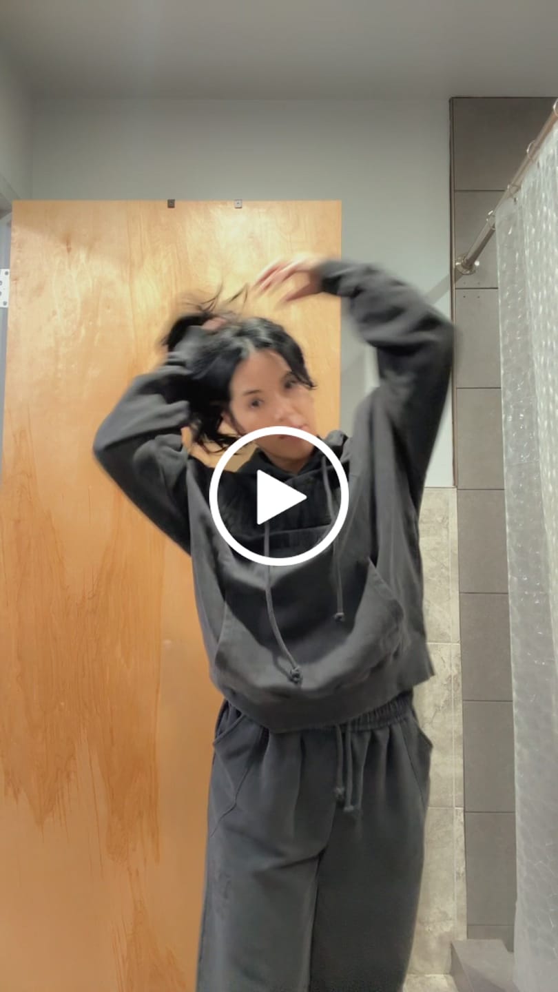Customer video review of W542 - Mineral Hoodie