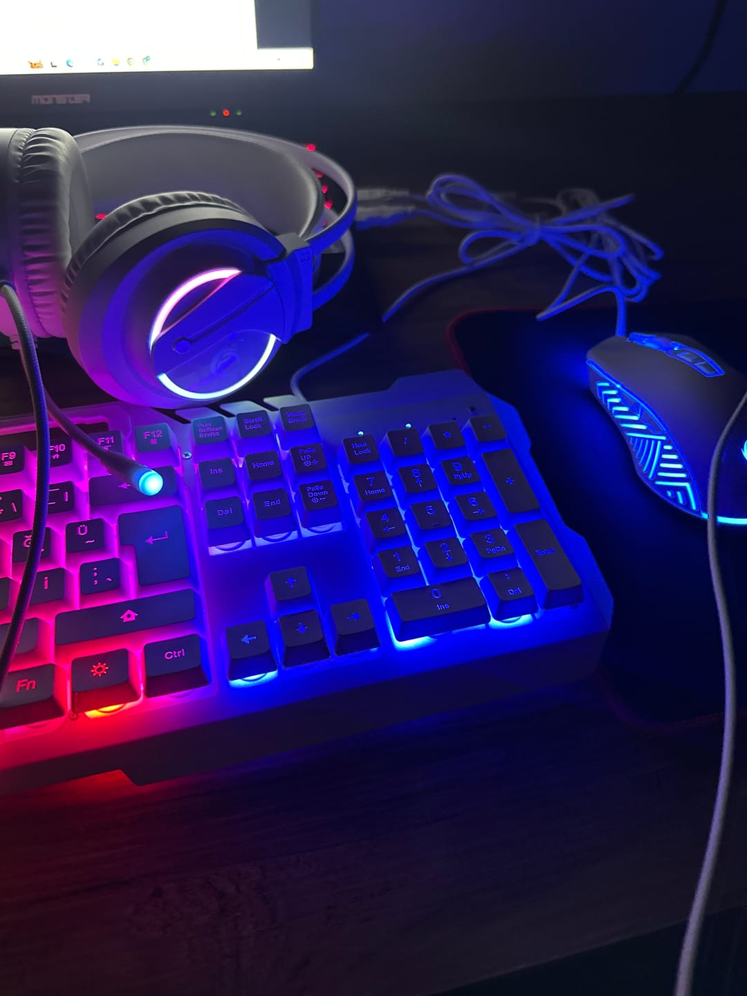 Customer photo review of Combo Mouse + Mousepad + Kulaklık Oyuncu Klavye Set