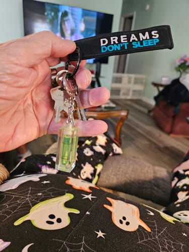 Customer photo review of HANDY LEVEL KEYCHAIN