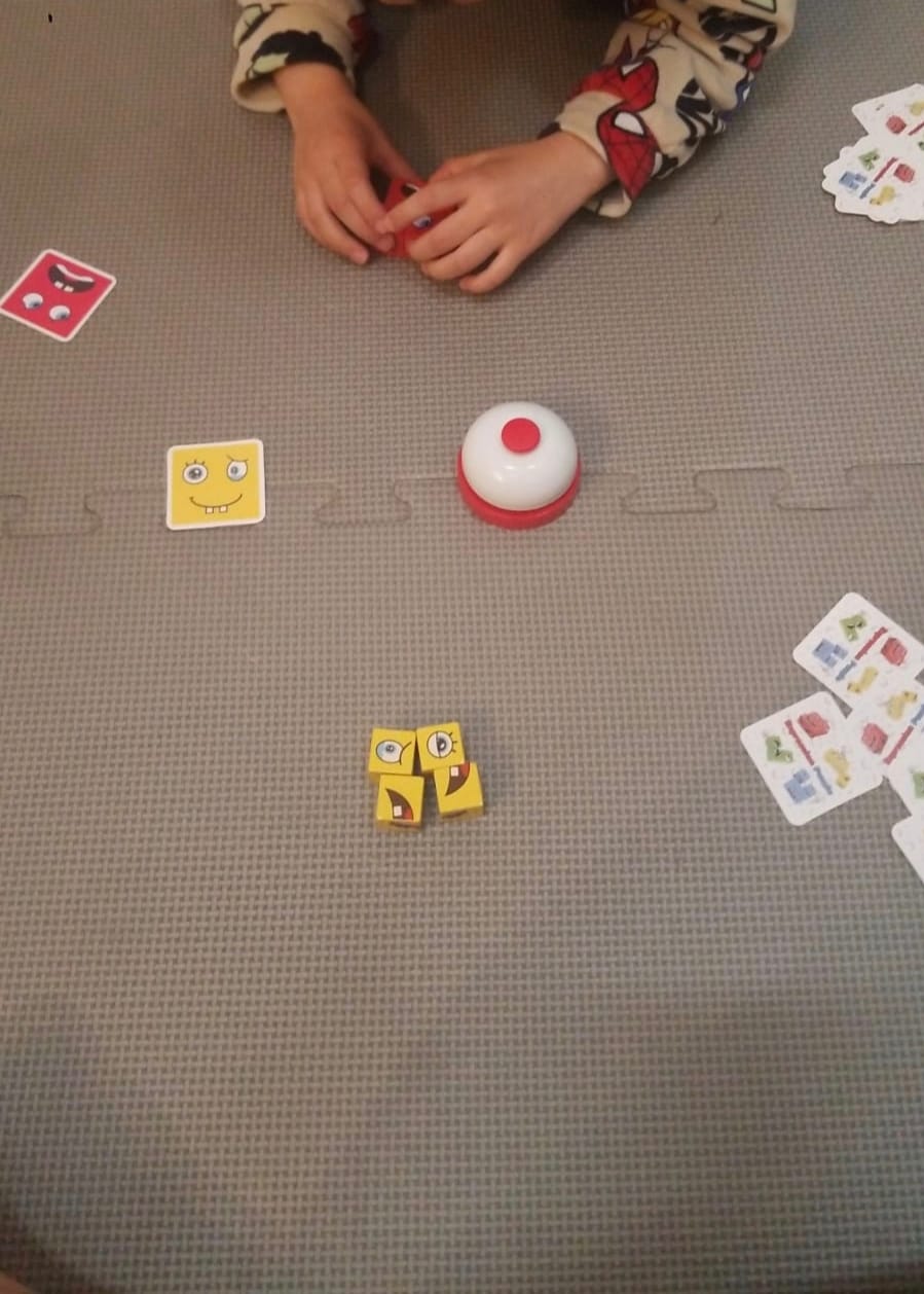 Customer photo review of Juegos Rompe Cabeza con Caras y Timbre