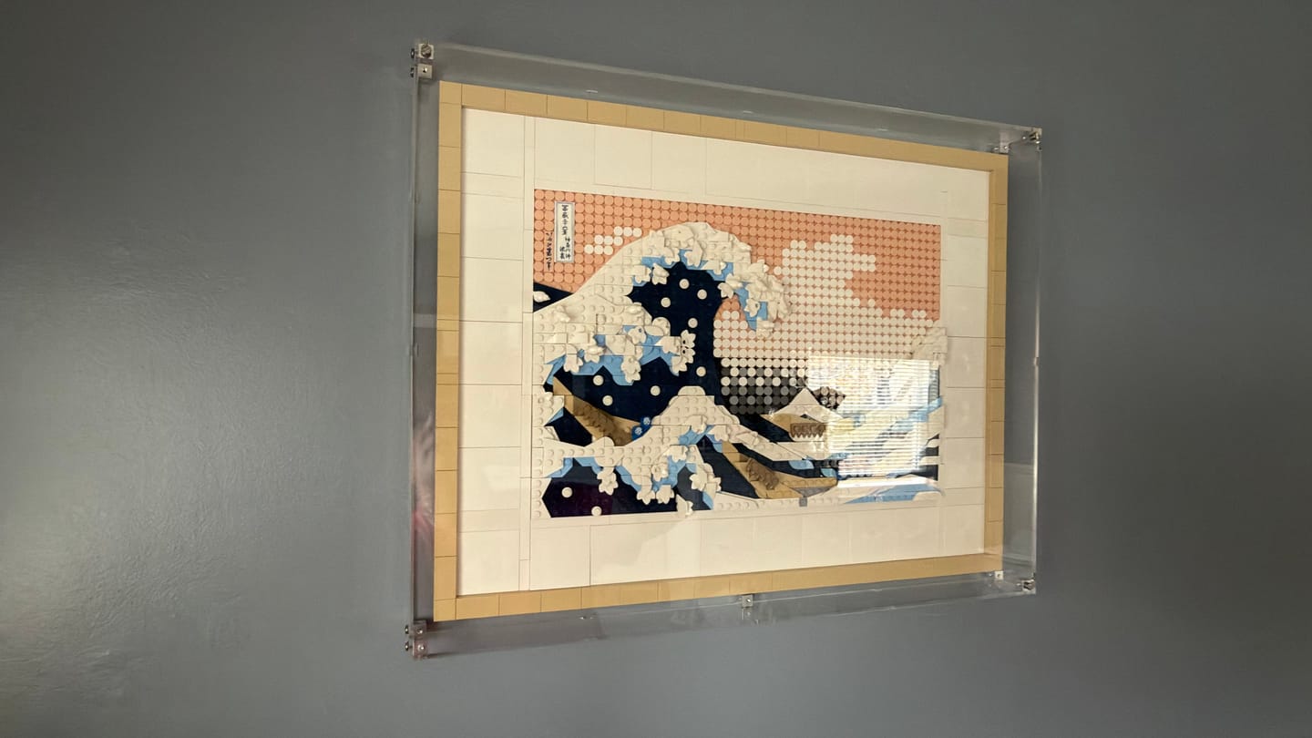 Customer photo review of Wall Mounted Display Case for LEGO® 31208 Art Hokusai – The Great Wave
