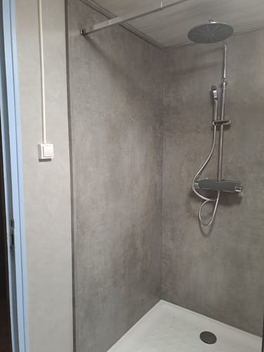 Customer photo review of Panneaux Muraux Béton Ciré SPC Mat – Salle De Bain Et Douche