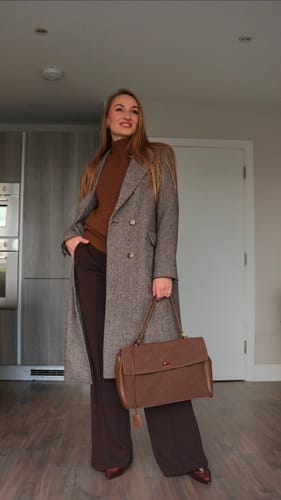 Customer photo review of LILY Classic Wool Coat with Broad Shoulders