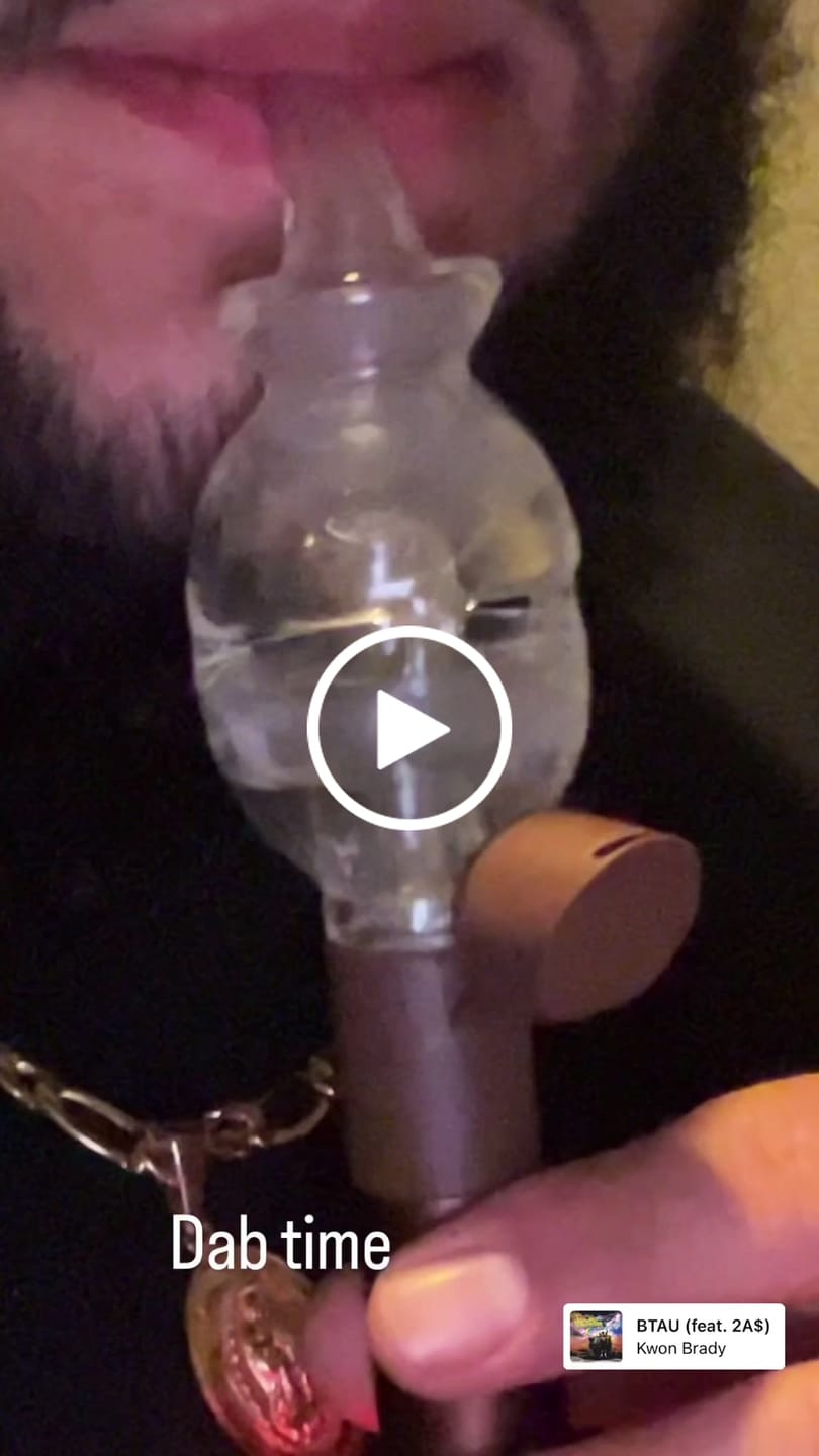 Customer video review of Fab Egg Pivot Top