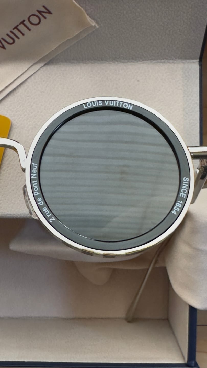 Customer photo review of Gold,Brown and Black Sunglass