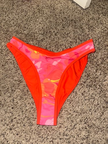 Customer photo review of JESSIE Floral Fruit Punch Classic Bikini Bottoms