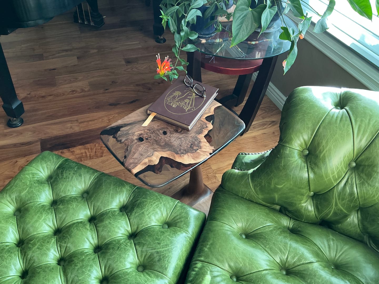 Customer photo review of C-Shaped Luxury Resin End / Side Table - Unique Gift Idea