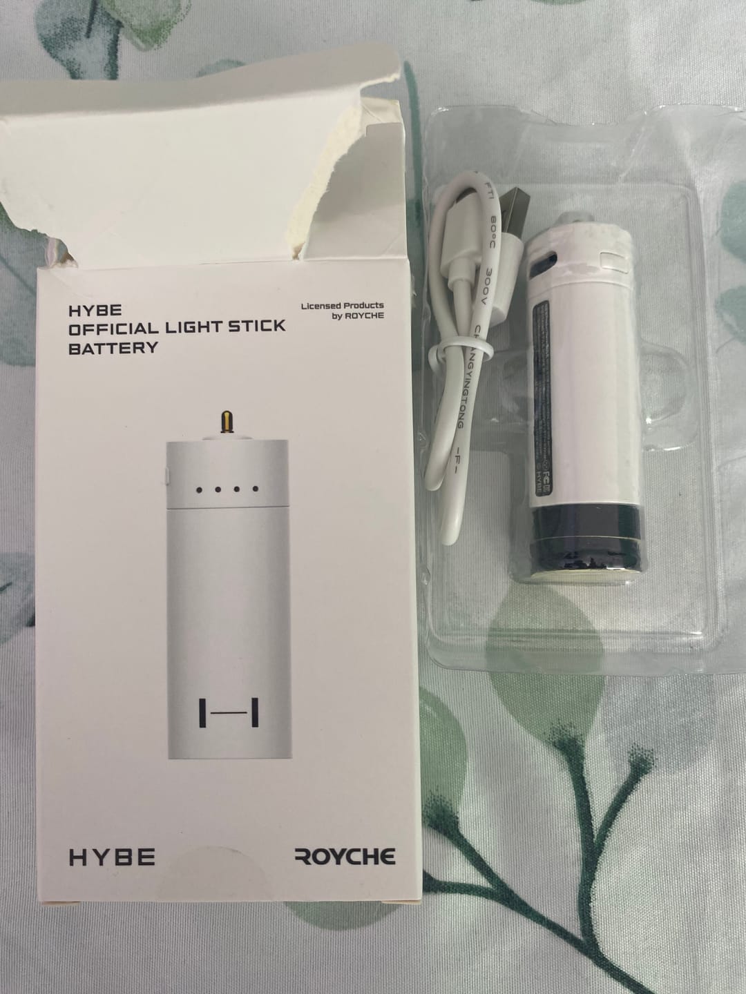 Customer photo review of HYBE OFFICIAL LIGHT STICK BATTERY