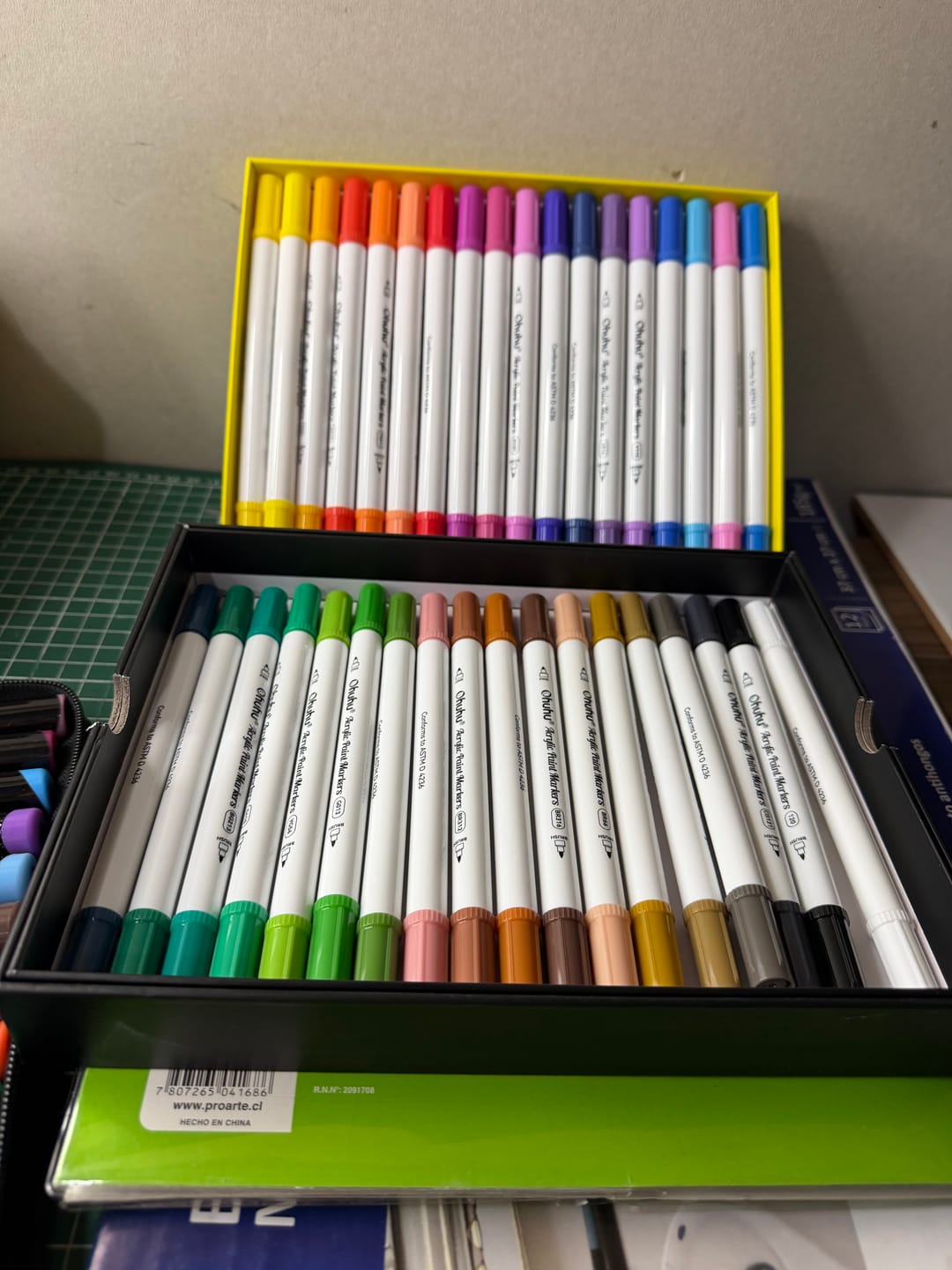 Customer photo review of Ohuhu - Set 36 Marcadores Acrílicos Punta Fina y Pincel