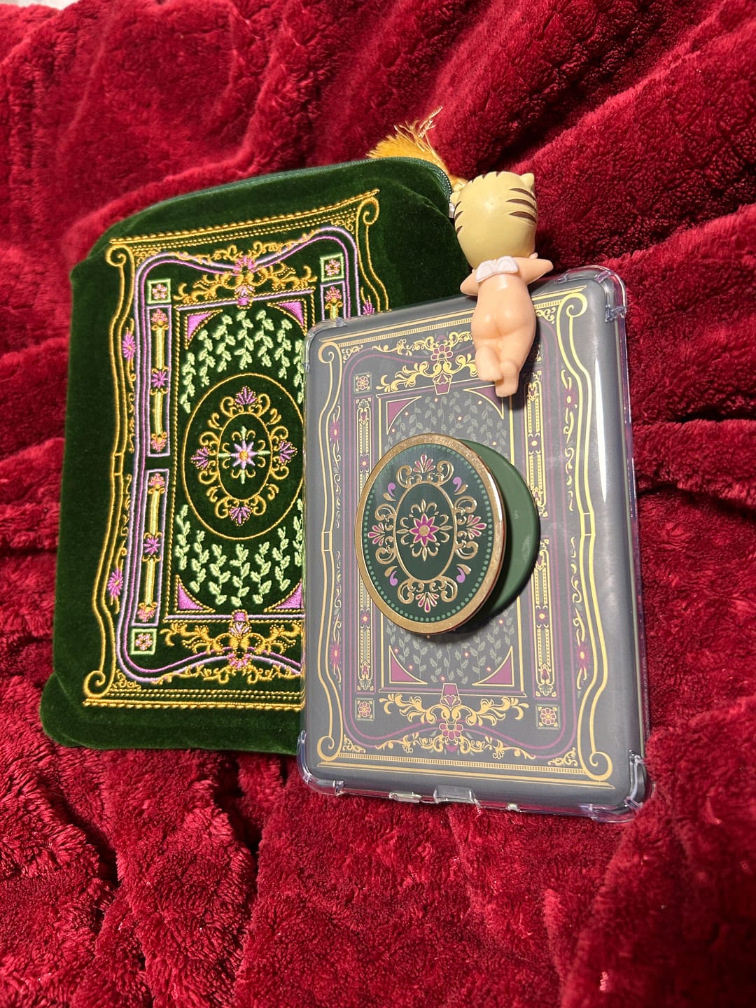 Customer photo review of Literati Kindle Sticker Insert - Forest Green
