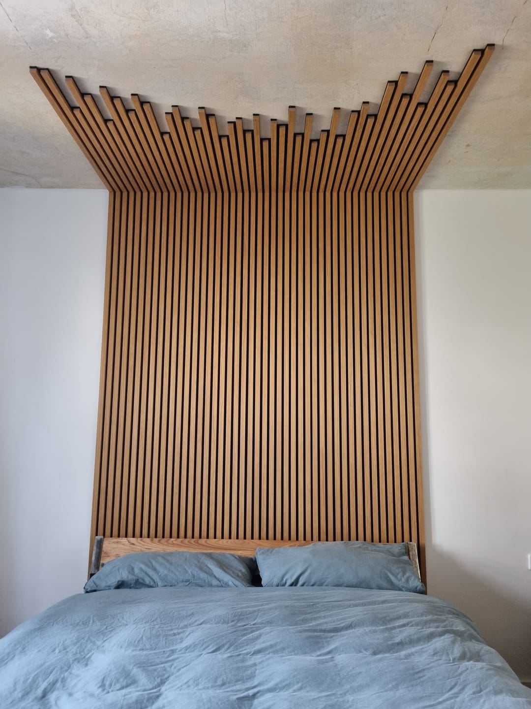 Customer photo review of Akustikpaneele Rustikale Eiche | XL 300 cm x 60 cm | Dreiseitig Echtholzfurnier