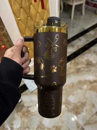 Cliente da Zazzi com o produto