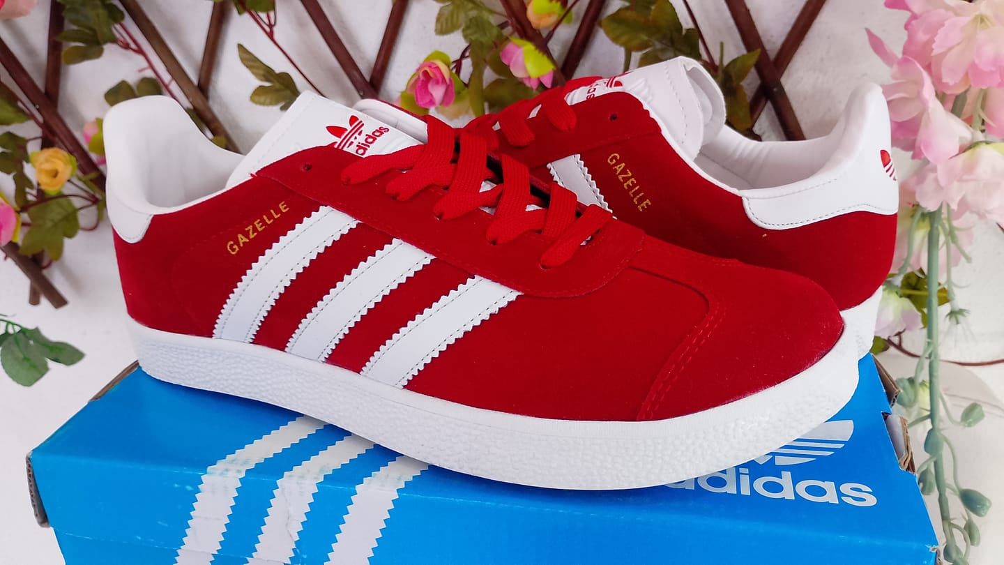 Customer photo review of Tenis Gazelle Rojo Blanco Gamuza