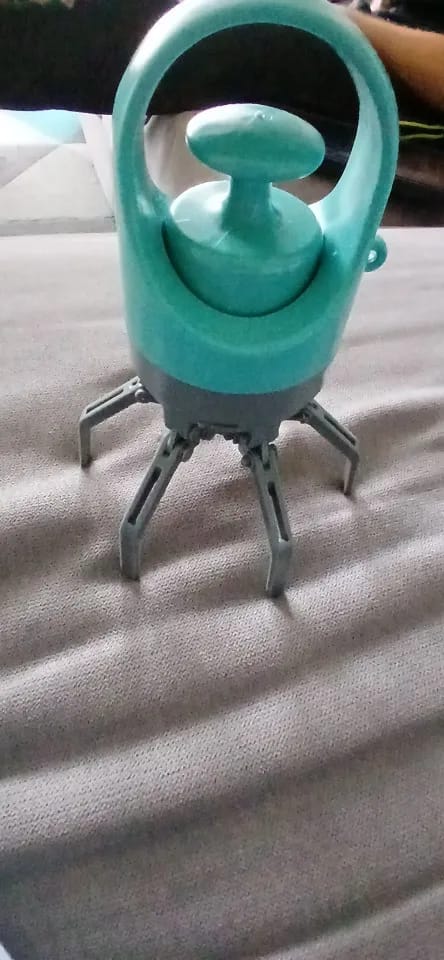Customer photo review of Portable Eco-Friendly 6-Claw Pet Poop Scooper with Waste Bag – Durable Dog & Cat Cleaner for Outdoor Travel & Camping