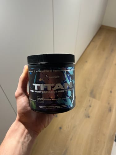 Zákaznická recenze s fotkou produktu Titan Pre-workout