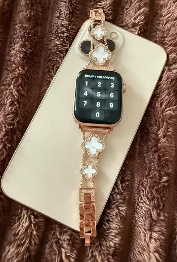 Customer photo review of Diamond Clover Strap for Apple Watch