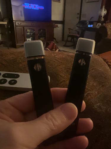 Customer photo review of 3pc Flavor Pack of 1 Gram HHC Vape Pen