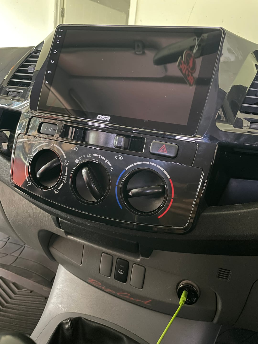 Customer photo review of Toyota Hilux N70 2005–2015 DSR Head Unit