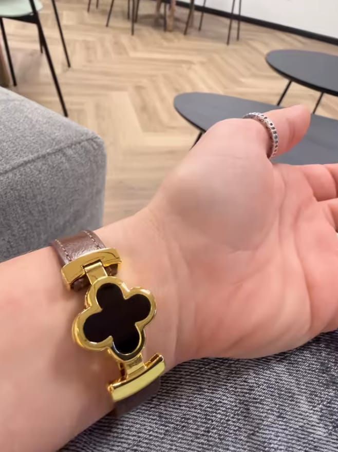 Customer photo review of Clover Magnetic Leather Strap for Apple Watch
