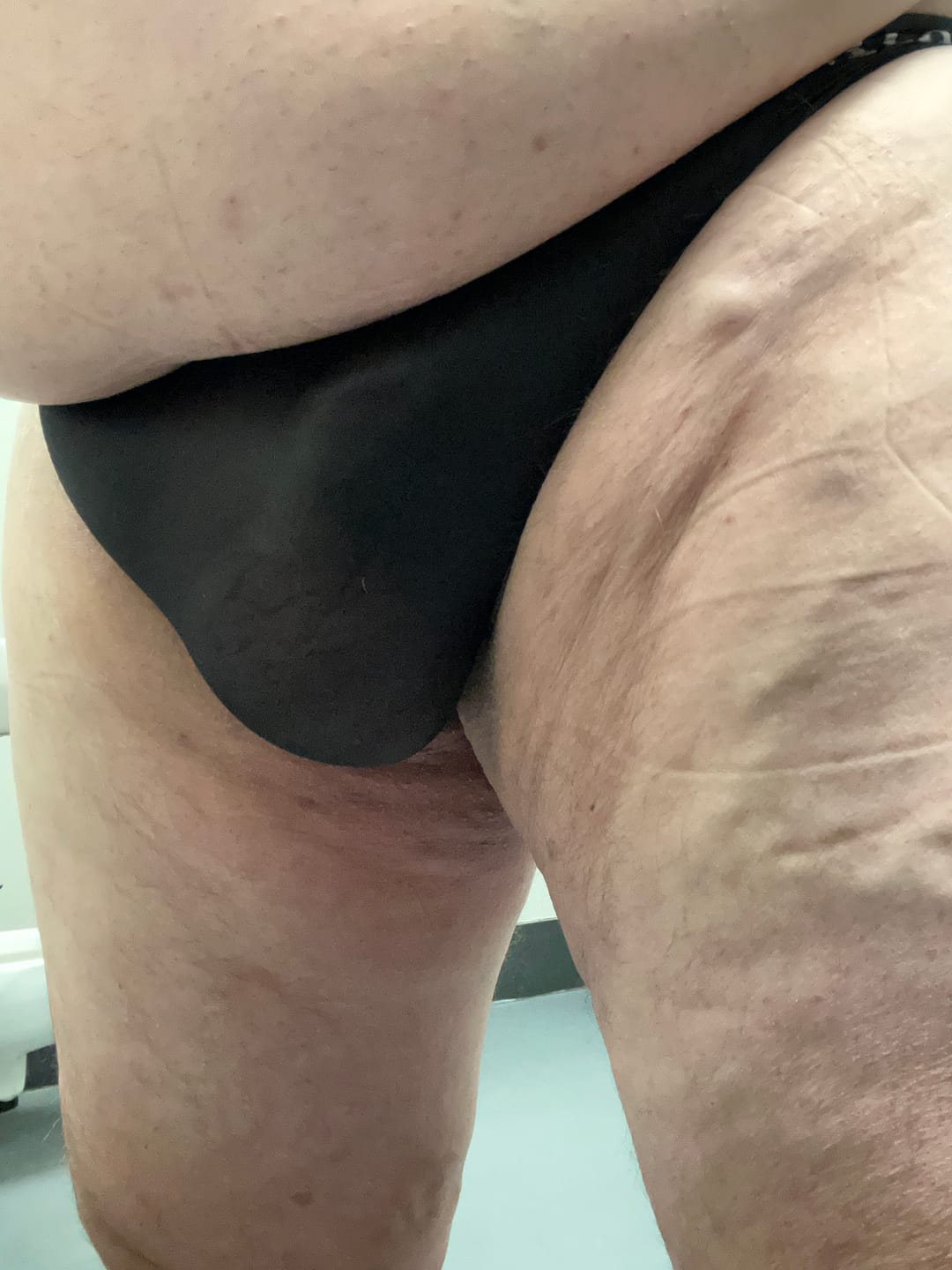 Customer photo review of 4 Pack ALLMIX Men's Sexy Seamless T-back Thongs