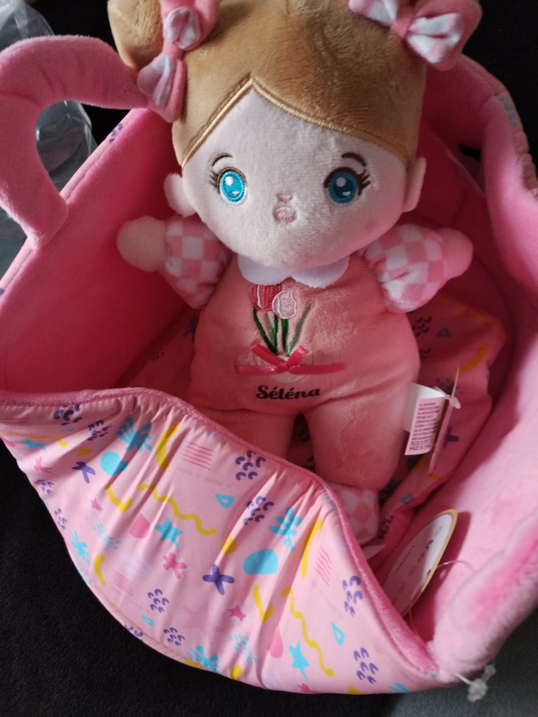 Customer photo review of Mini Personnalisée Poupée en Peluche avec Yeux Bleus Ouverts & Ensemble-cadeau