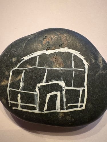 Customer photo review of 15/20 Stuks Grijze Schilderstenen 3-5 cm 1,5 KG Happy Stones + QR Codes voor de App