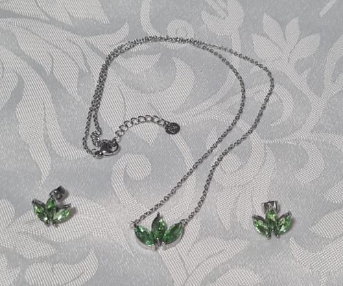 Customer photo review of Lotus Ohrstecker | 18K vergoldet