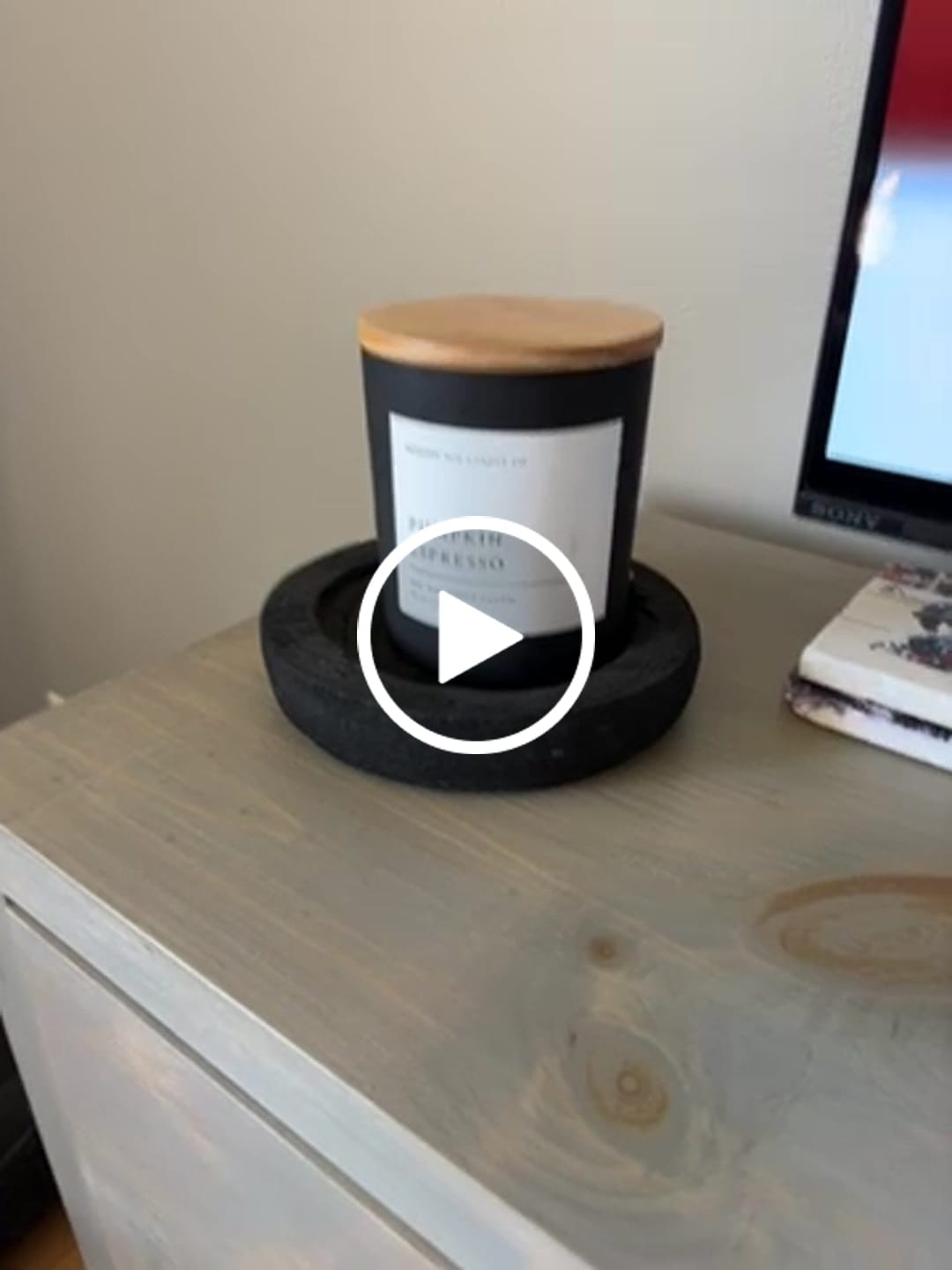 Customer video review of Pumpkin Espresso 10 oz. Candle