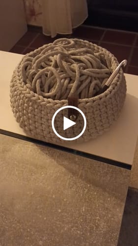 Customer video review of Label-Set "Handgemacht mit Liebe" - Kunstleder Label für Häkelkörbe, Label aus Kunstleder - CS0048