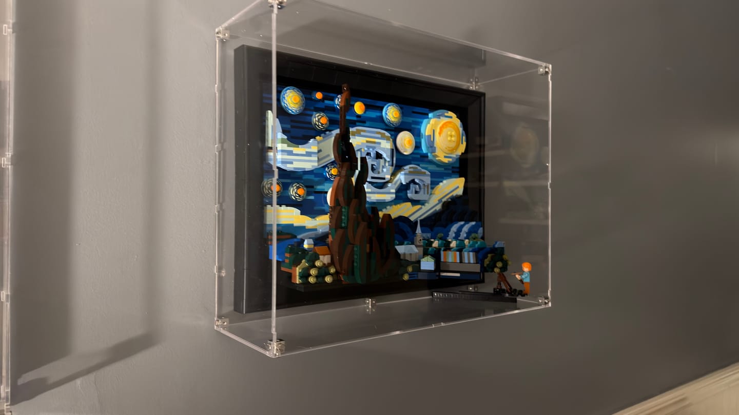 Customer photo review of Wall Mounted Display Case for LEGO® 21333 Ideas Vincent van Gogh - The Starry Night