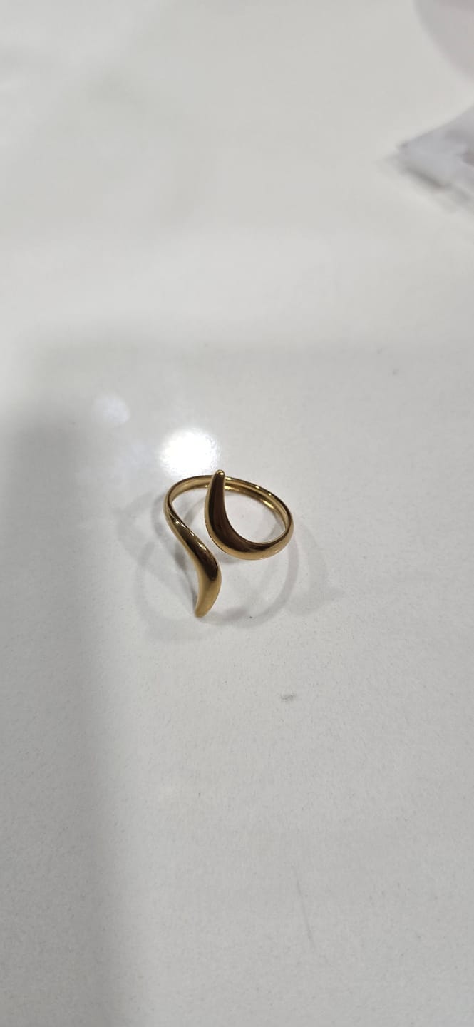 Customer photo review of Noosa Swirl Ring