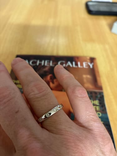Customer photo review of Versa Lab Grown Diamond Band Ring