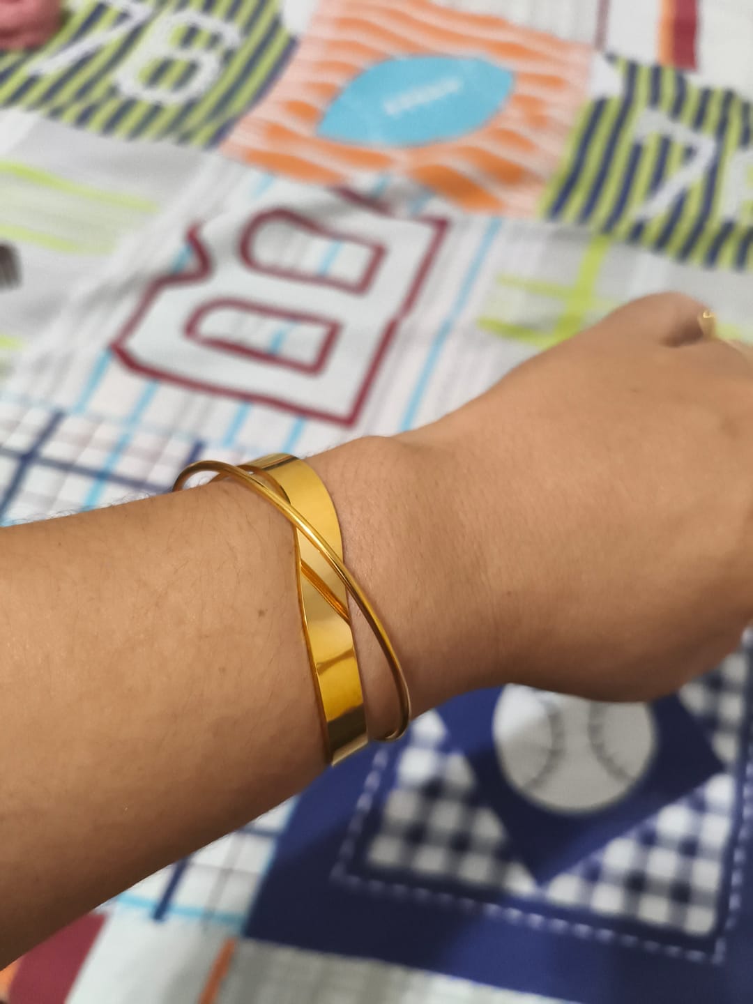 Customer photo review of Bracelete Inter Banhado em Ouro 18k