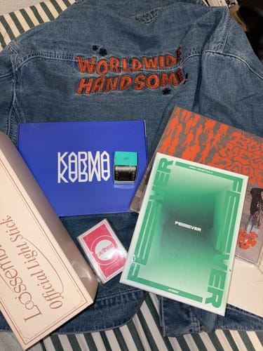 Customer photo review of K-POP RANDOM BOX