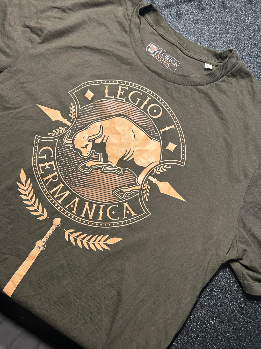 Customer photo review of Legio I Germanica - Unisex Premium T-Shirt