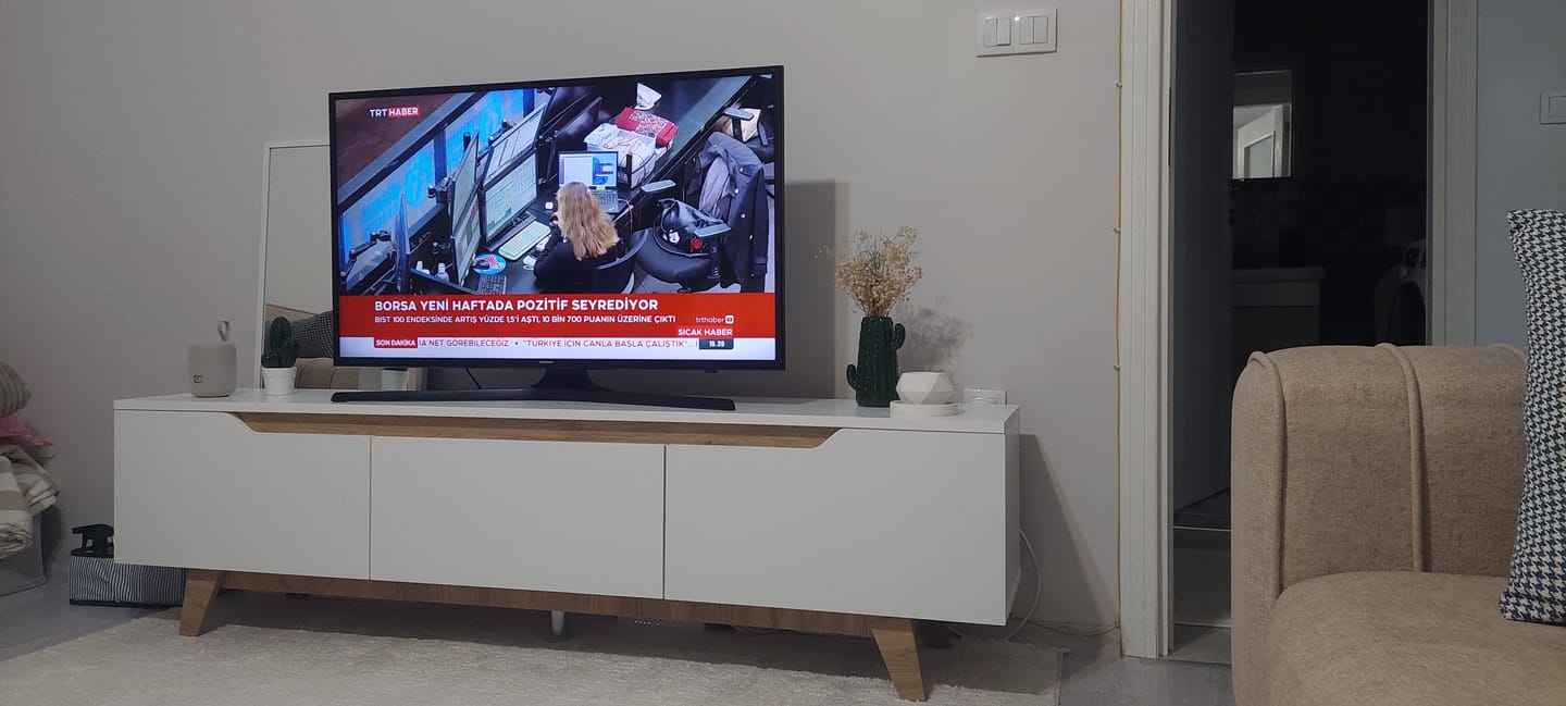 Customer photo review of Rani D1 Tv Ünitesi Modern Ayaklı Tv Sehpası 180 cm  Beyaz - Sepet Ceviz