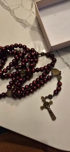 Customer photo review of Christianartworkshop 15/20 Decade Olive Wood Rosary with St. Benedict, Crucifix & Waist Chain Design—Divine Devotion in Dual Use