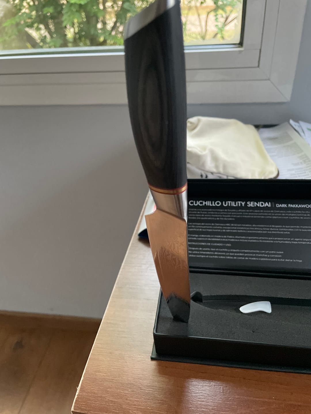 Customer photo review of Cuchillo Utility Sendai Sakura Dark Pakkawood 23 Cm