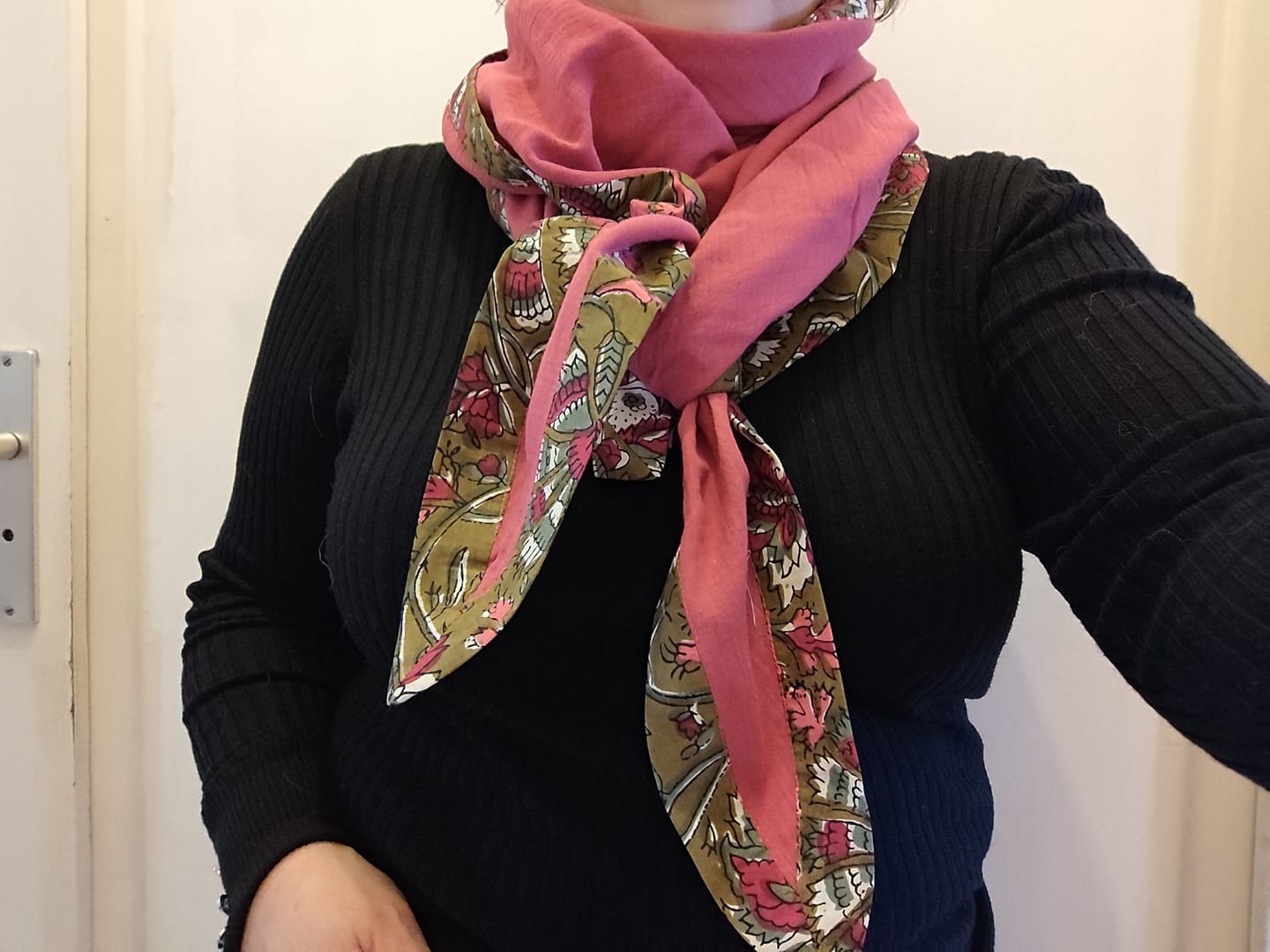 Customer photo review of Le foulard Calista Grenat/Ila