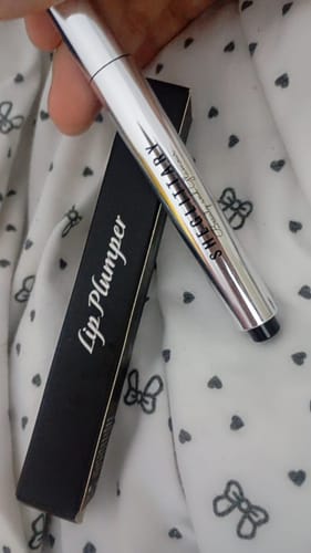 Customer photo review of Lip plumper / plump it!