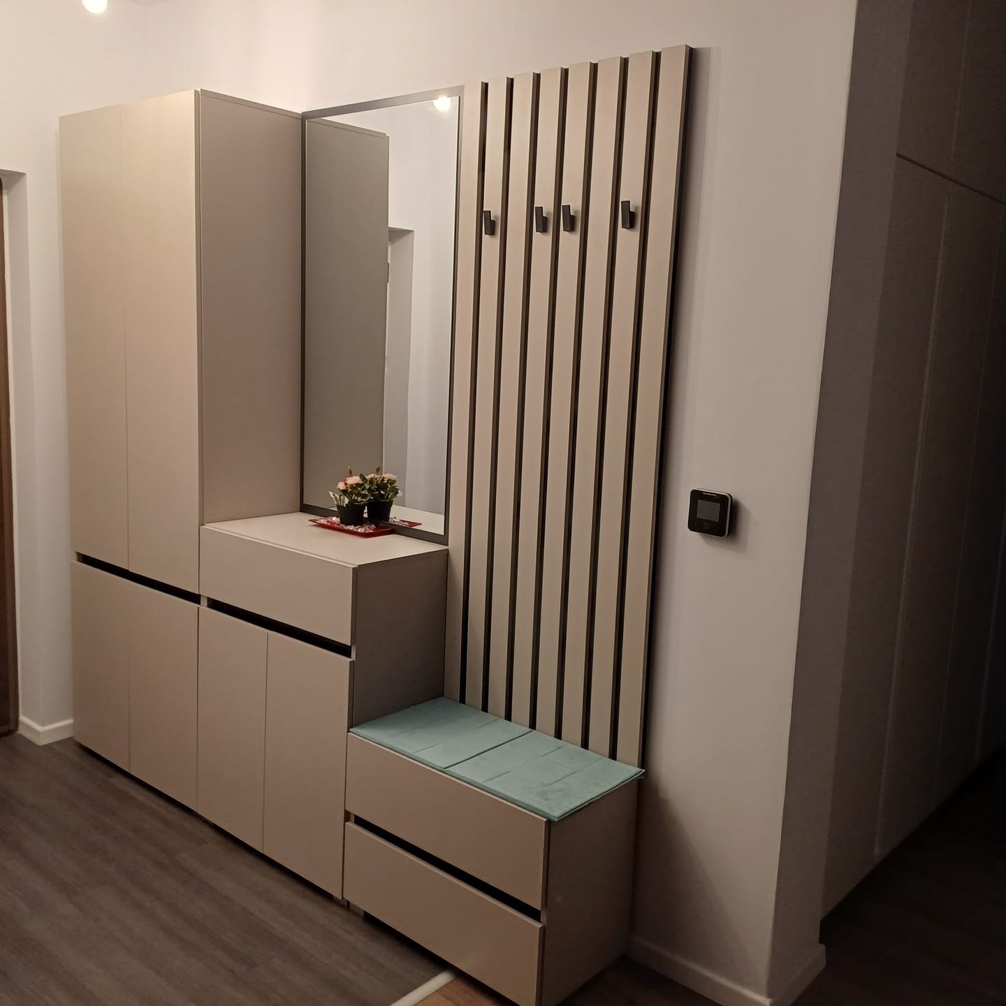 Customer photo review of Mobilier hol LONDON, casmir/gri antracit, PAL, 217x38x220 cm