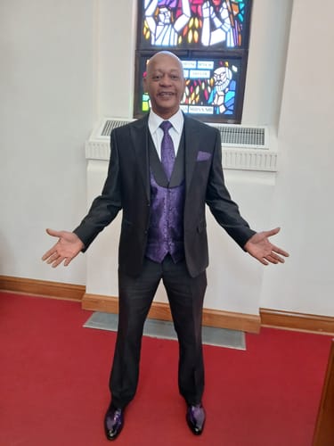 Customer photo review of Ties2you Golden Paisley V-Neck Silk Men's Vest Hanky Cufflinks Tie Set