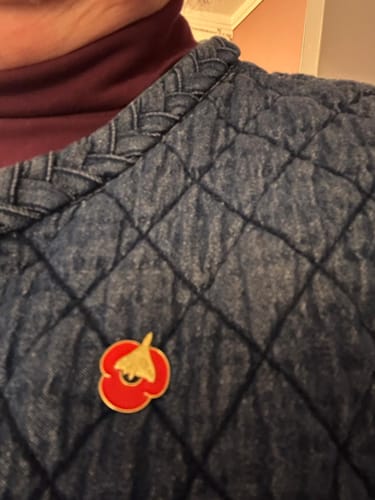 Katy review of Vulcan 2cm Poppy Pin Badge image 1 out of 1