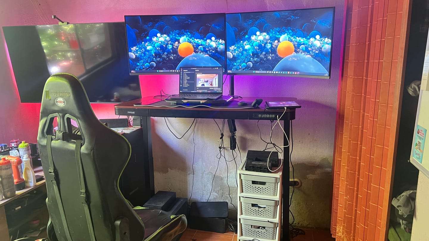 Customer photo review of Standing Desk Smart 120 x 60 cm