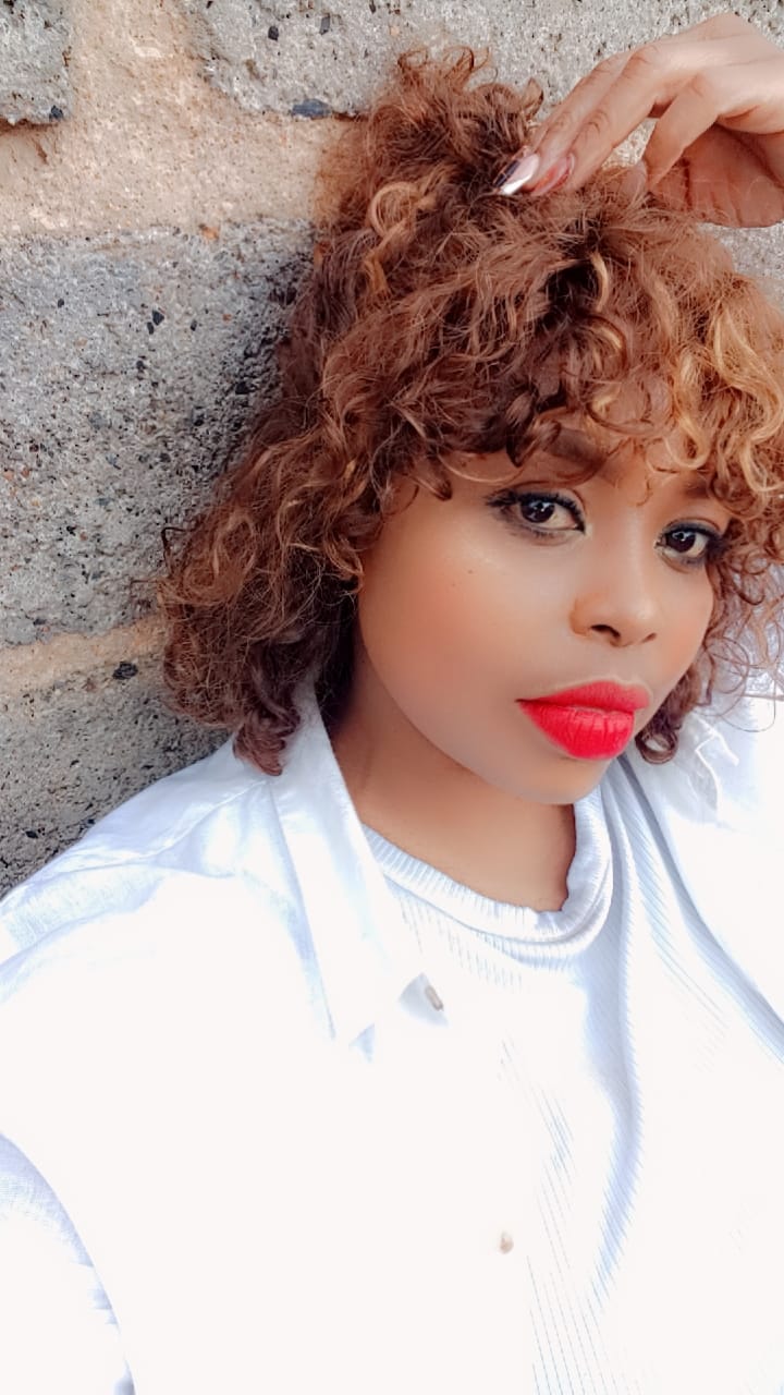 Customer photo review of Colour : Double Drawn Highlighted Curly Fringe
