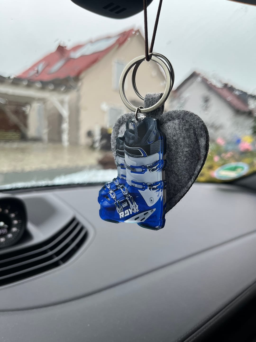 Customer photo review of Winter Skiing Boots Personalized Keychain, Gift For Skiing Lovers