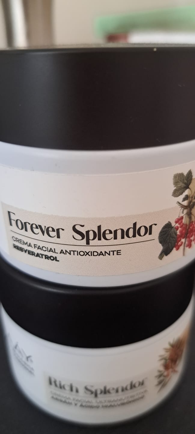 Customer photo review of Crema Facial Anti-Manchas y Antiedad | Resveratrol | Forever Splendor