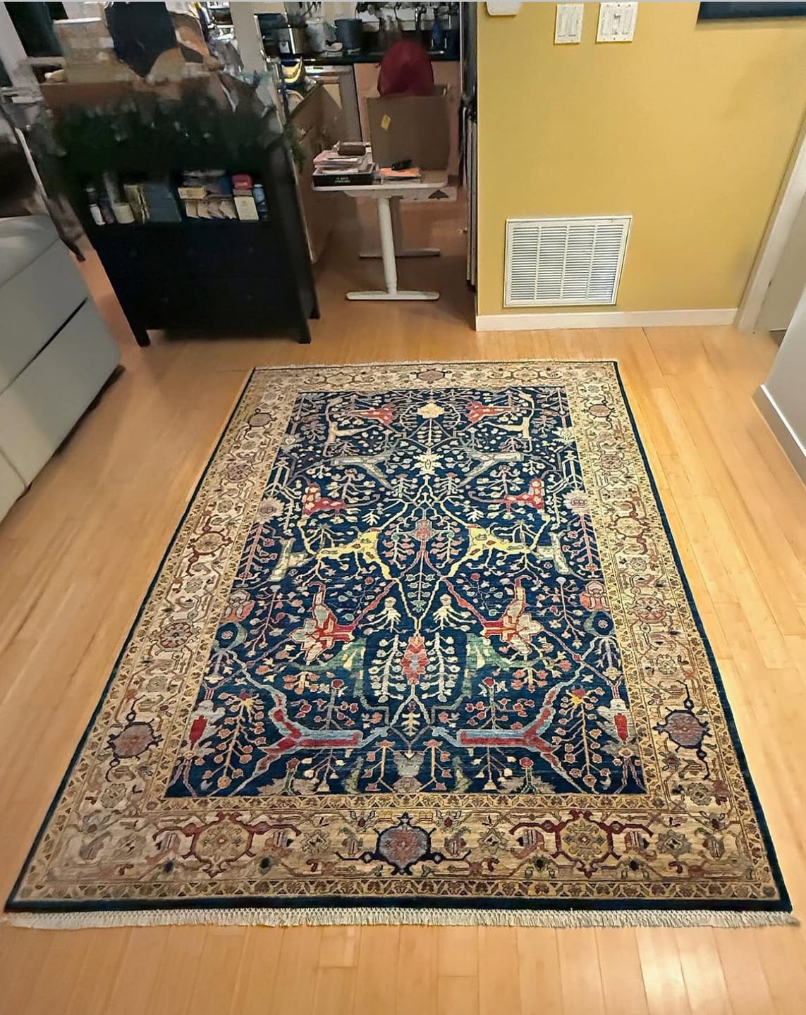 Customer photo review of Garrus Bijar • Handmade Floral Area Rug (6'9"x9'9")